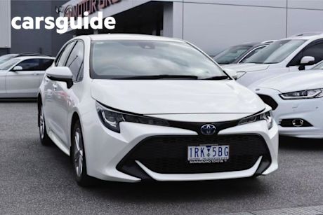 White 2020 Toyota Corolla Hatchback Ascent Sport (hybrid)