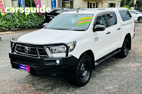 White 2020 Toyota Hilux Double Cab Pick Up SR (4X4)