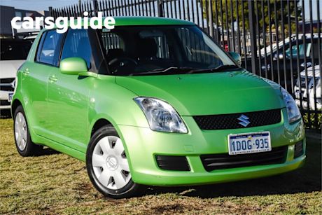 Green 2010 Suzuki Swift Hatchback S