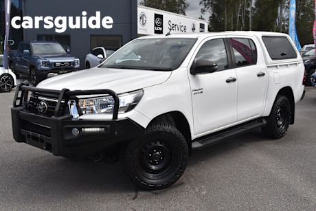 White 2019 Toyota Hilux Double Cab Pick Up SR (4X4)