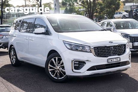 White 2018 Kia Carnival Wagon Platinum