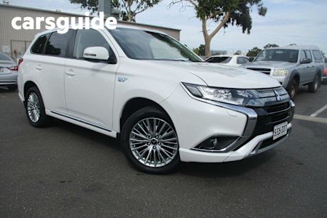 White 2018 Mitsubishi Outlander Wagon LS Phev (hybrid)