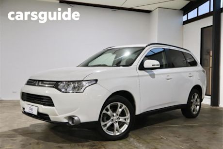 White 2013 Mitsubishi Outlander Wagon LS (4X2)