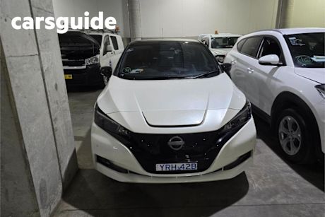 White 2022 Nissan Leaf Hatchback