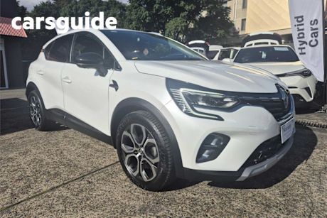 White 2022 Renault Captur Wagon Intens