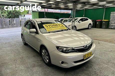 White 2010 Subaru Impreza Hatchback R (awd)