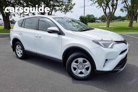 White 2018 Toyota RAV4 Wagon GX (4X4)