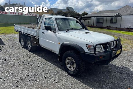 White 2000 Nissan Patrol Leaf Cab Chassis DX (4X4)