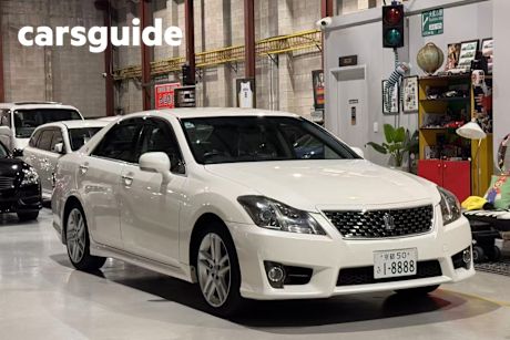White 2011 Toyota Crown Sedan