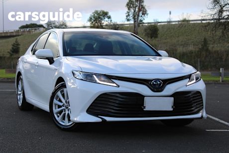 White 2018 Toyota Camry Sedan Ascent (hybrid)
