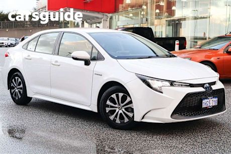 White 2021 Toyota Corolla Sedan Ascent Sport (hybrid)