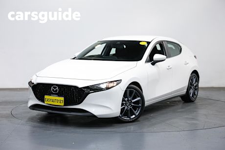 White 2023 Mazda 3 Hatchback G20 Evolve