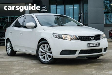 White 2011 Kia Cerato Sedan SI