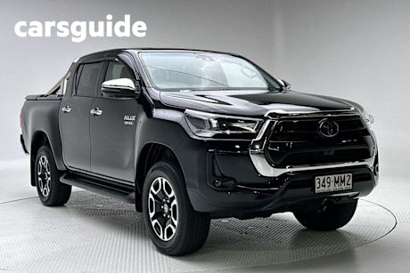 Black 2022 Toyota Hilux Double Cab Pick Up SR5 + Premium Interior (4X4)