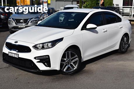 White 2018 Kia Cerato Sedan Sport+