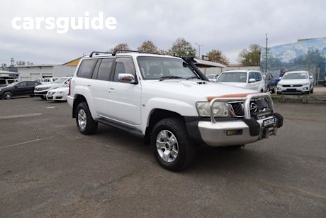 White 2004 Nissan Patrol Wagon ST-L (4X4)