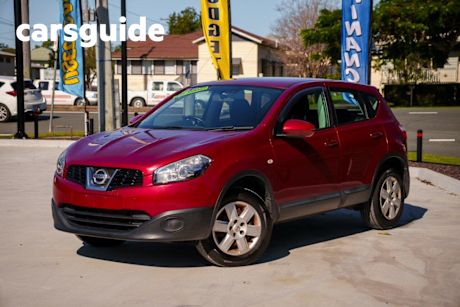 Red 2013 Nissan Qashqai Wagon ST (4X2)