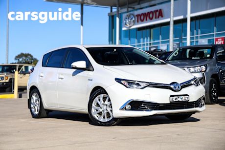 White 2017 Toyota Corolla Hatchback Hybrid