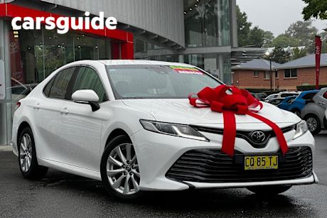 White 2018 Toyota Camry Sedan Ascent