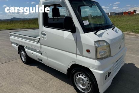 White 1999 Mitsubishi Minicab Ute Tray