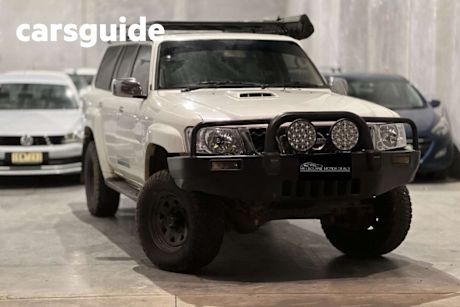 White 2010 Nissan Patrol Wagon ST-L (4X4)