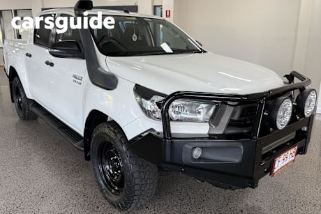 White 2020 Toyota Hilux Double Cab Pick Up SR (4X4)