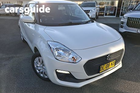 White 2017 Suzuki Swift Hatchback GL Navigator