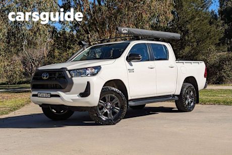 White 2022 Toyota Hilux Double Cab Pick Up SR (4X4)