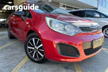 Red 2014 Kia RIO Hatchback S