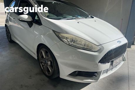 White 2015 Ford Fiesta Hatchback ST