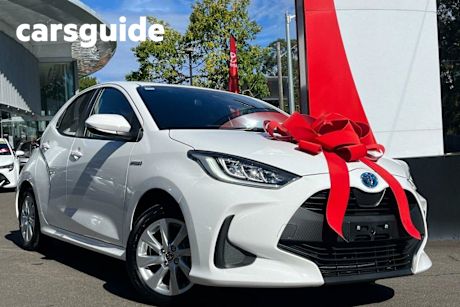 White 2023 Toyota Yaris Hatchback SX Hybrid
