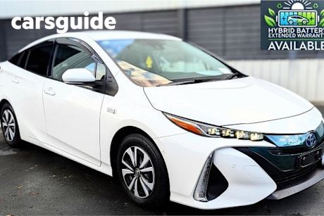 White 2018 Toyota Prius Sedan