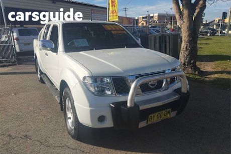 White 2007 Nissan Navara Dual Cab Pick-up ST-X (4X4)