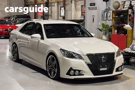 White 2013 Toyota Crown Sedan