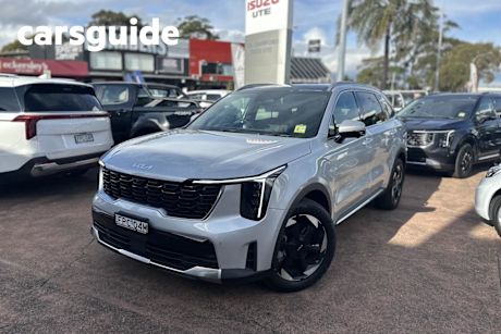 Silver 2024 Kia Sorento Wagon GT-Line HEV AWD