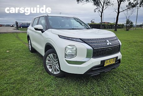 White 2023 Mitsubishi Outlander Wagon ES 5 Seat (2WD)