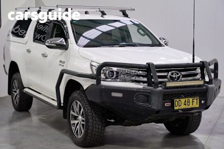 White 2016 Toyota Hilux Dual Cab Utility SR5 (4X4)