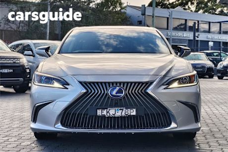 Silver 2020 Lexus ES300H Sedan Luxury (hybrid)