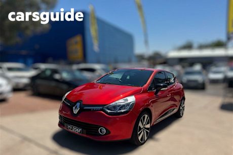 Red 2016 Renault Clio Hatch