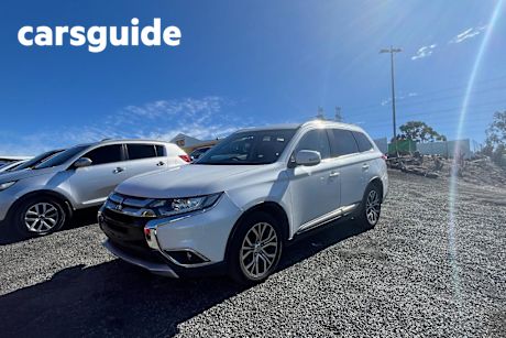 White 2015 Mitsubishi Outlander Wagon LS (4X2)