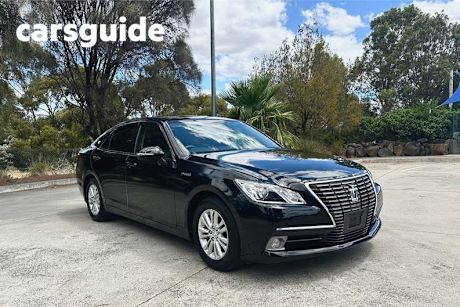Black 2015 Toyota Crown Sedan