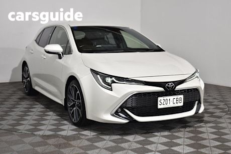 White 2019 Toyota Corolla Hatchback ZR