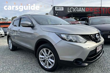 Silver 2015 Nissan Qashqai Wagon TS