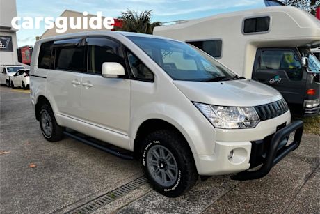 White 2015 Mitsubishi Delica Commercial D:5