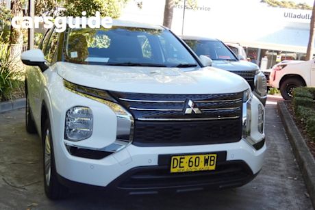 White 2022 Mitsubishi Outlander Wagon ES 7 Seat (2WD)