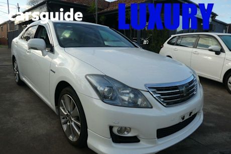 White 2009 Toyota Crown Sedan Majesta (hybrid)