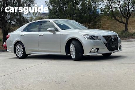 Silver 2013 Toyota Crown Sedan