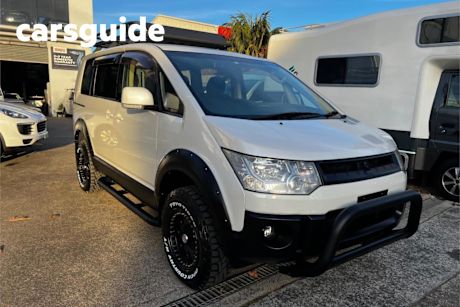 White 2015 Mitsubishi Delica Commercial D:5