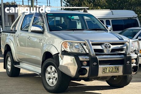 Silver 2005 Toyota Hilux Dual Cab Pick-up SR5 (4X4)