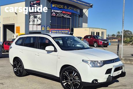 White 2013 Mitsubishi Outlander Wagon ES (4X2)